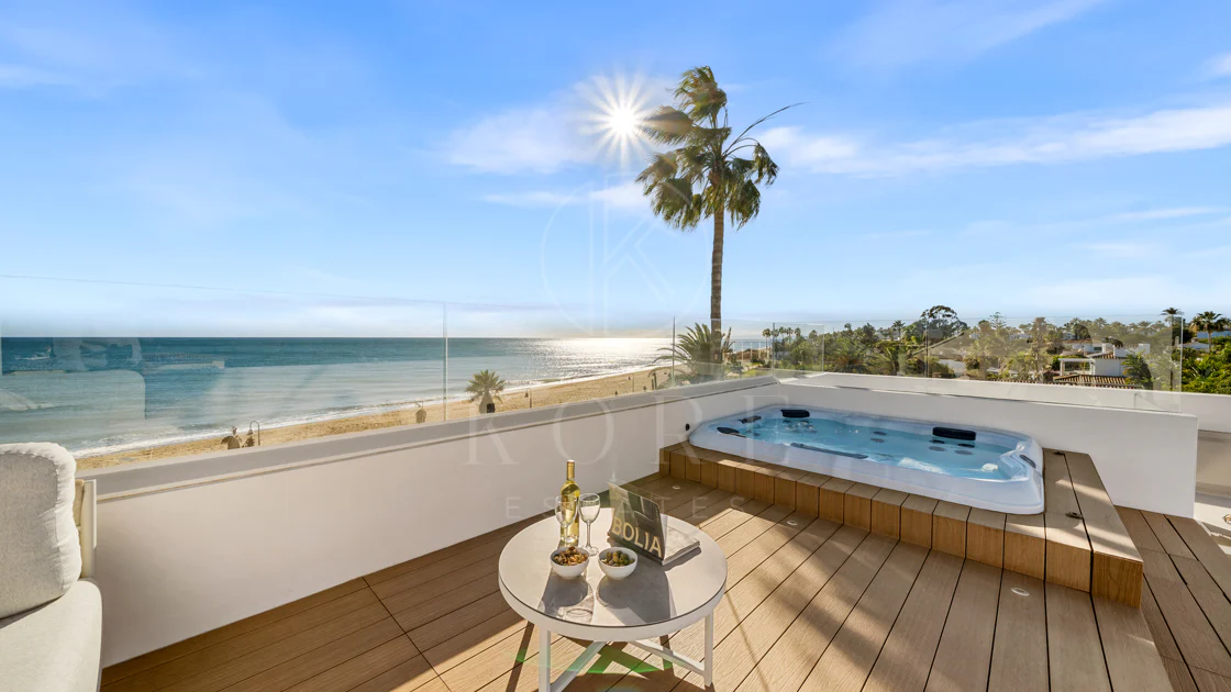 Contemporary Beachfront Masterpiece with Panoramic Sea Views – New Golden Mile