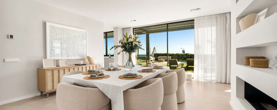 Contemporary Beachfront Masterpiece with Panoramic Sea Views – New Golden Mile