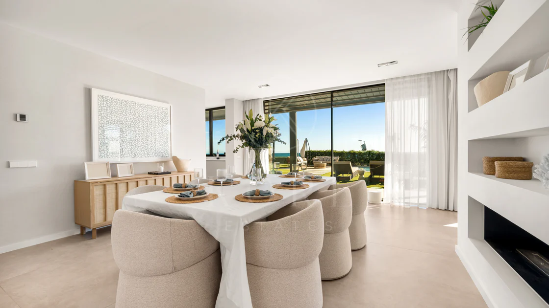 Contemporary Beachfront Masterpiece with Panoramic Sea Views – New Golden Mile