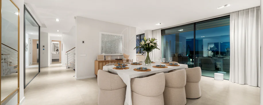 Contemporary Beachfront Masterpiece with Panoramic Sea Views – New Golden Mile