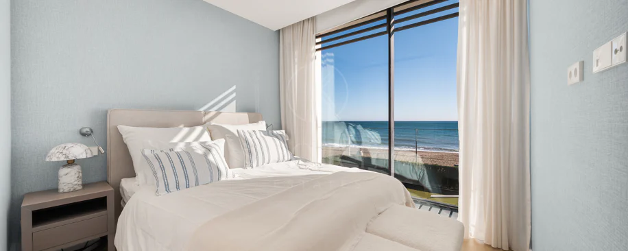 Contemporary Beachfront Masterpiece with Panoramic Sea Views – New Golden Mile