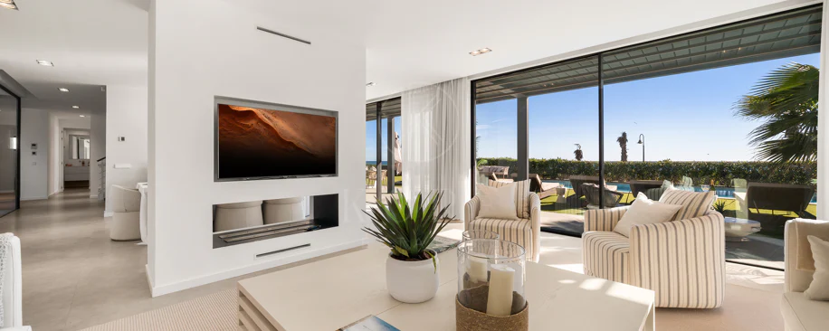 Contemporary Beachfront Masterpiece with Panoramic Sea Views – New Golden Mile
