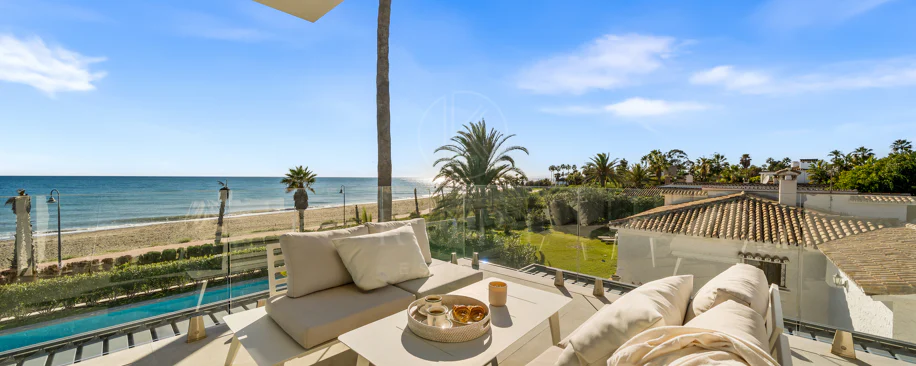 Contemporary Beachfront Masterpiece with Panoramic Sea Views – New Golden Mile