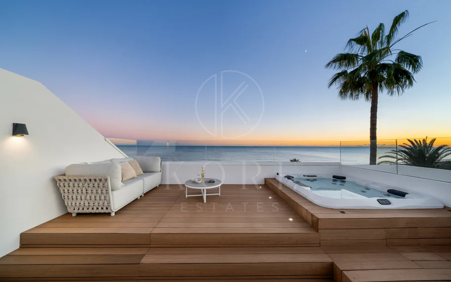 Obra Maestra Contemporánea en Primera Línea de Playa con Vistas Panorámicas al Mar – New Golden Mile