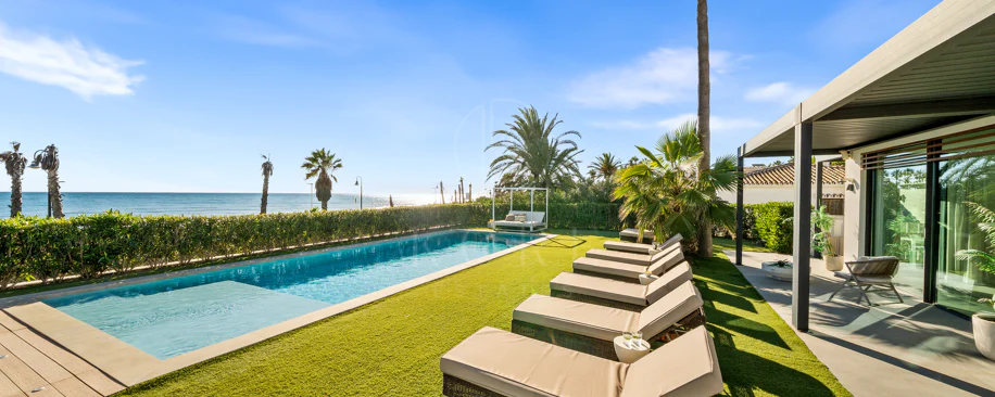 Contemporary Beachfront Masterpiece with Panoramic Sea Views – New Golden Mile