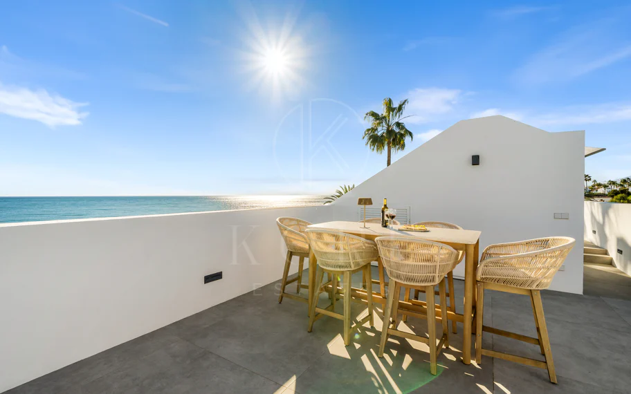 Obra Maestra Contemporánea en Primera Línea de Playa con Vistas Panorámicas al Mar – New Golden Mile