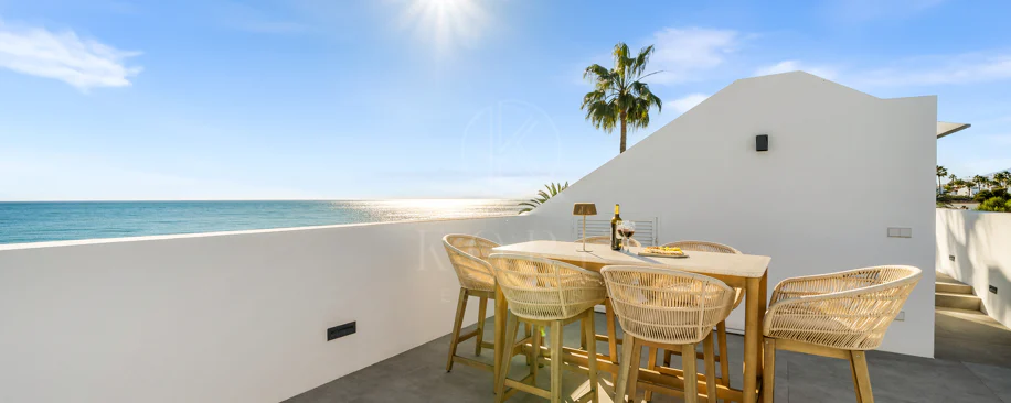 Contemporary Beachfront Masterpiece with Panoramic Sea Views – New Golden Mile