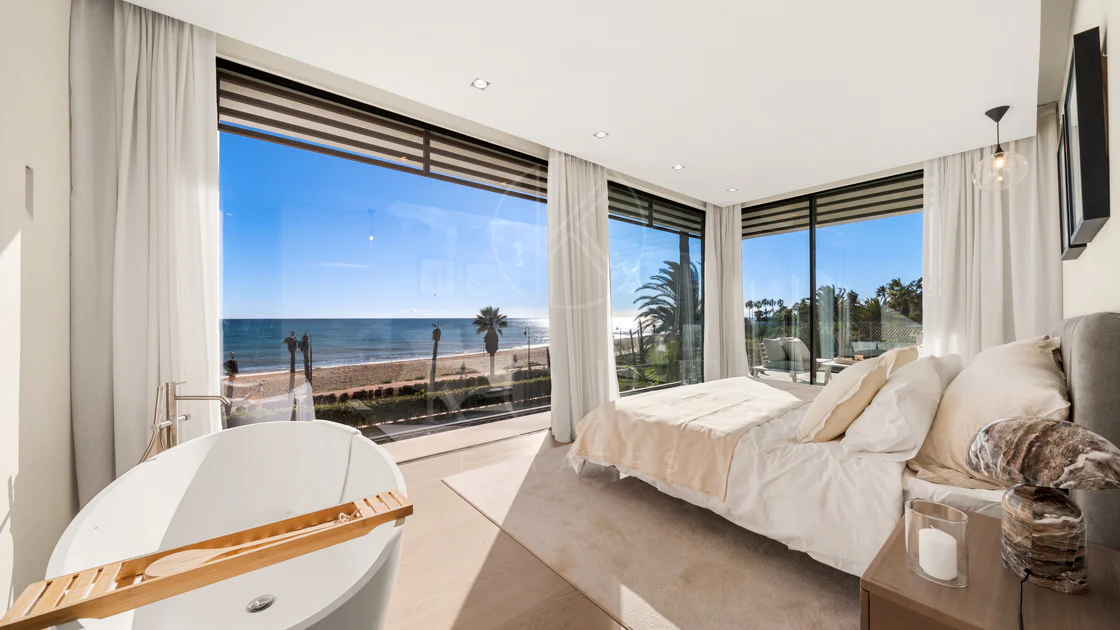 Contemporary Beachfront Masterpiece with Panoramic Sea Views – New Golden Mile