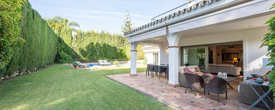 Villa for sale in Los Monteros Playa, Marbella East