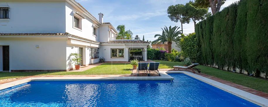Villa for sale in Los Monteros Playa, Marbella East