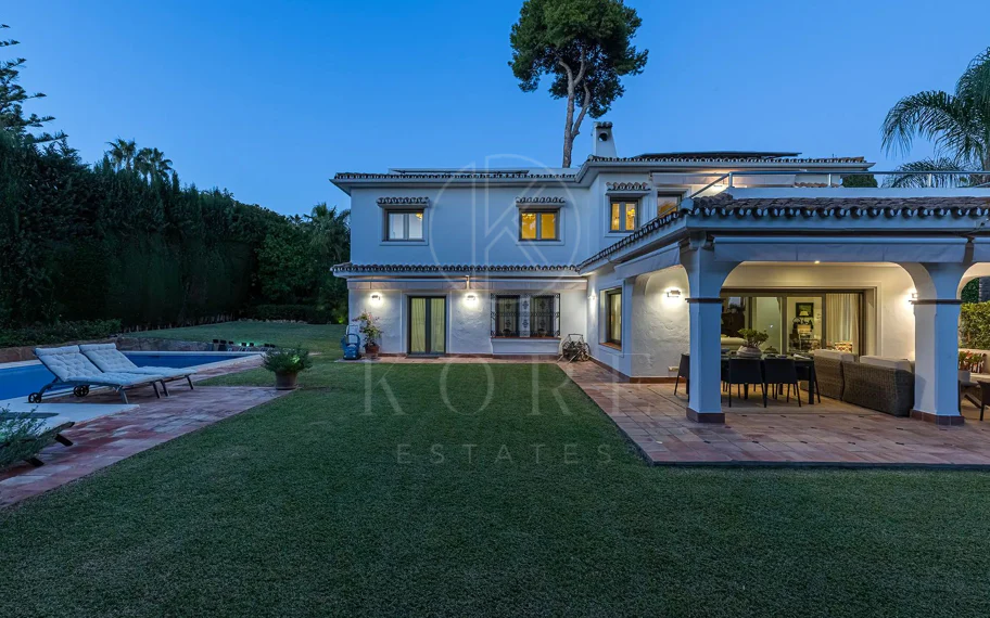 Villa en venta en Los Monteros Playa, Marbella Este