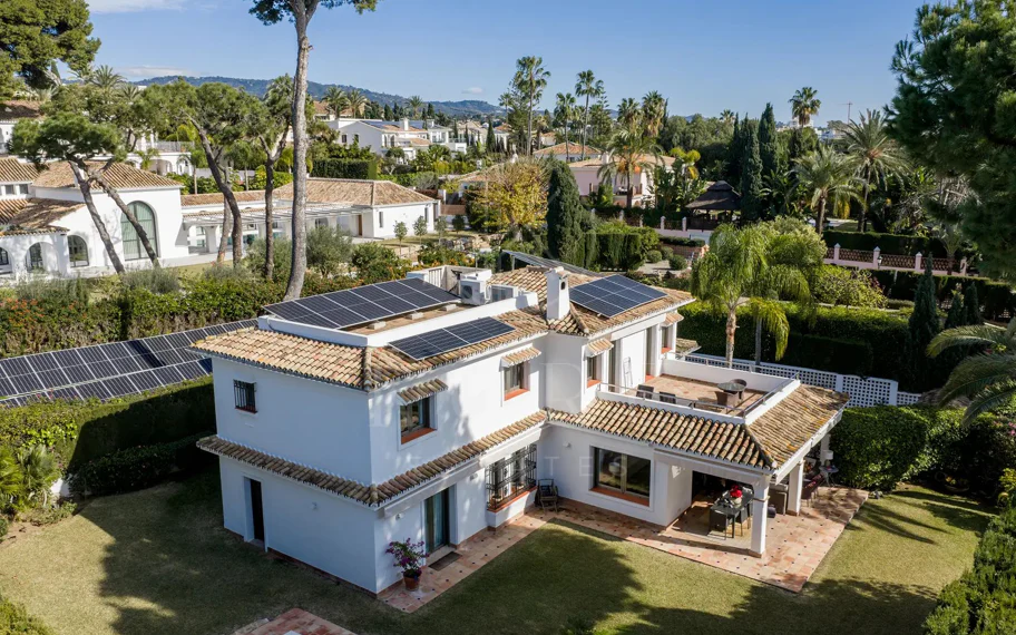 Villa en venta en Los Monteros Playa, Marbella Este