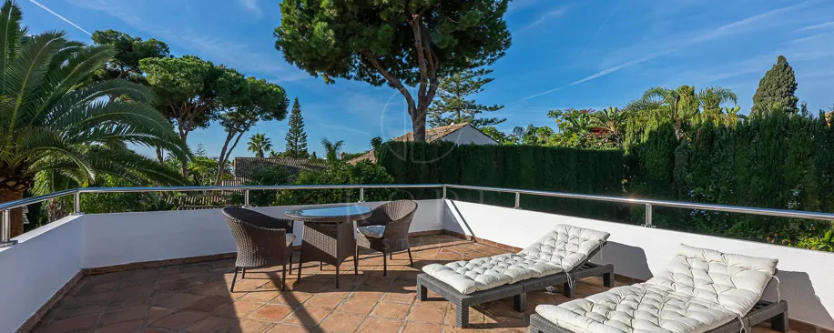 Villa for sale in Los Monteros Playa, Marbella East