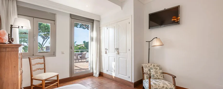 Villa for sale in Los Monteros Playa, Marbella East