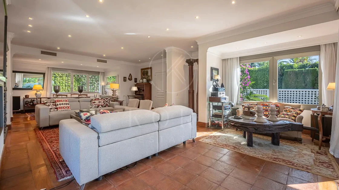 Villa for sale in Los Monteros Playa, Marbella East