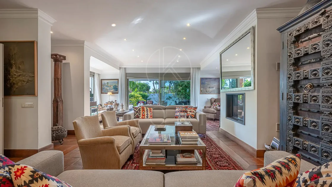 Villa for sale in Los Monteros Playa, Marbella East