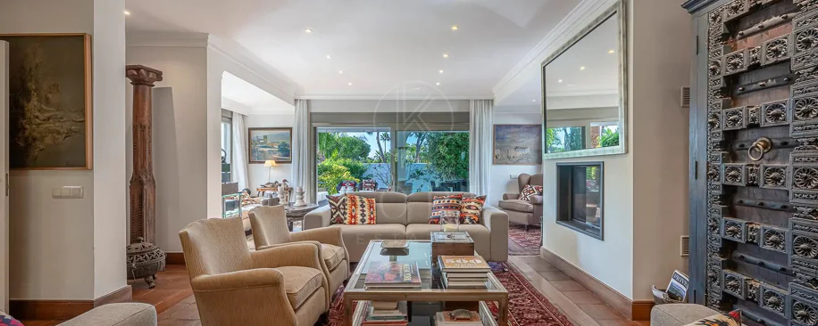 Villa for sale in Los Monteros Playa, Marbella East