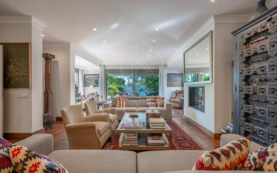 Villa en venta en Los Monteros Playa, Marbella Este