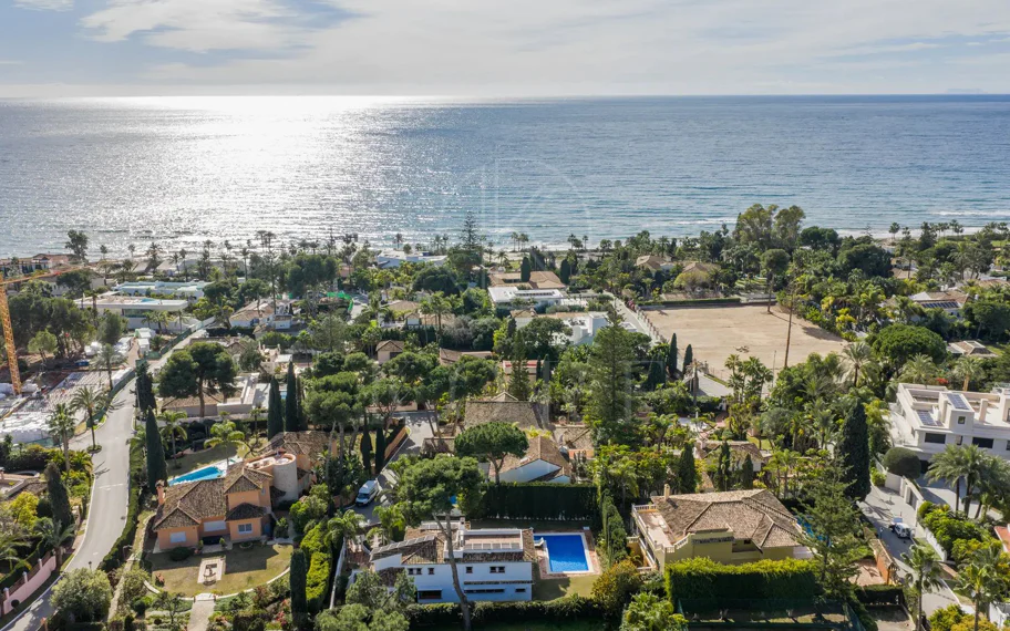 Villa en venta en Los Monteros Playa, Marbella Este