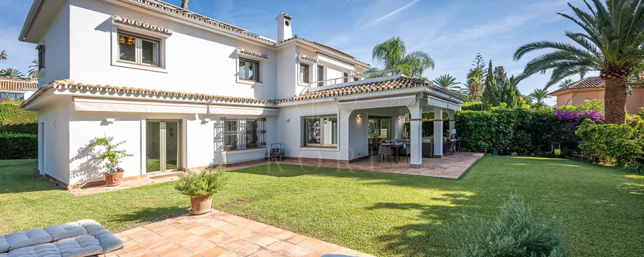 Villa for sale in Los Monteros Playa, Marbella East