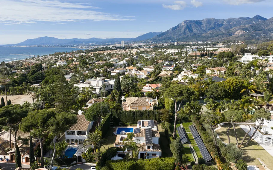 Villa en venta en Los Monteros Playa, Marbella Este