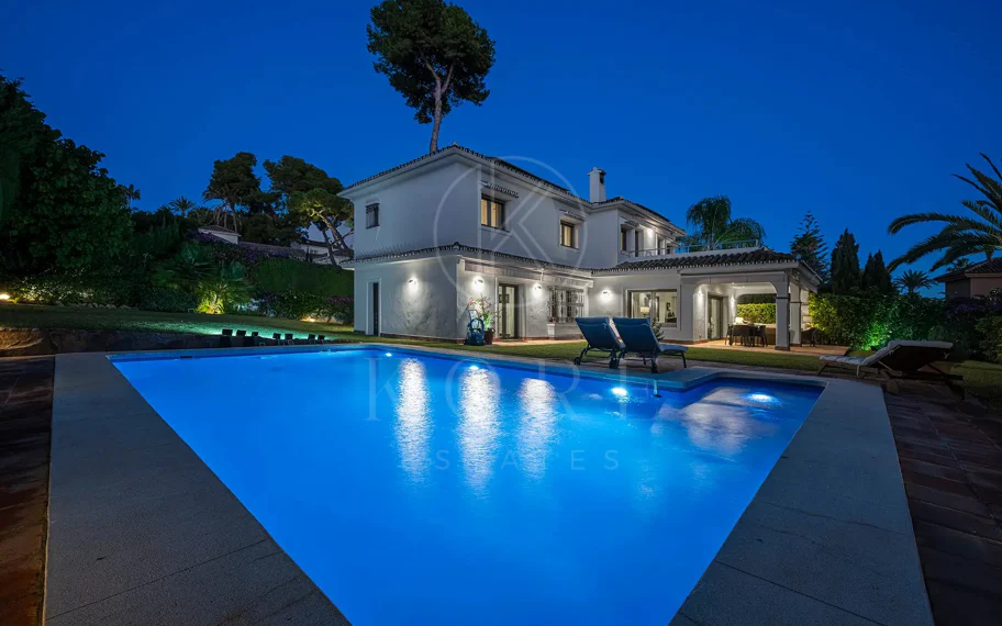 Villa en venta en Los Monteros Playa, Marbella Este