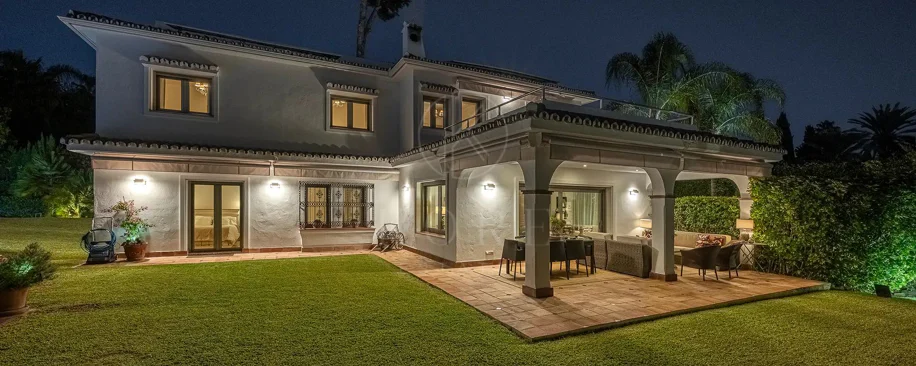 Villa for sale in Los Monteros Playa, Marbella East
