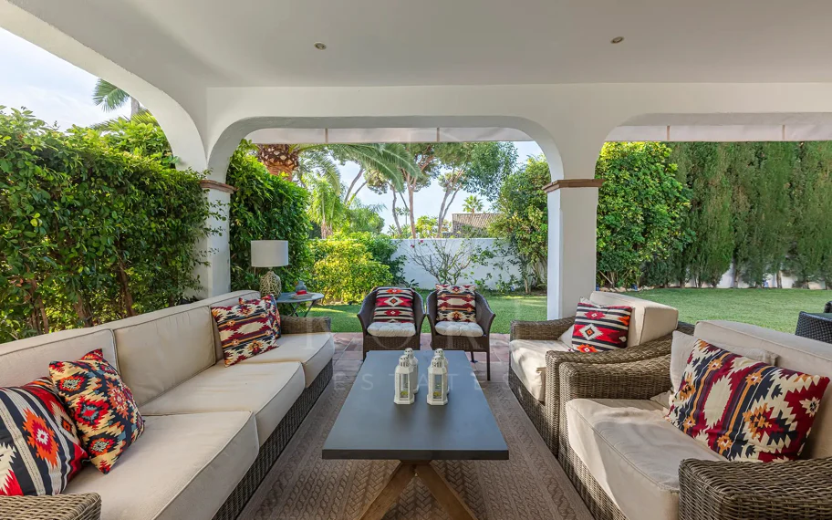 Villa en venta en Los Monteros Playa, Marbella Este
