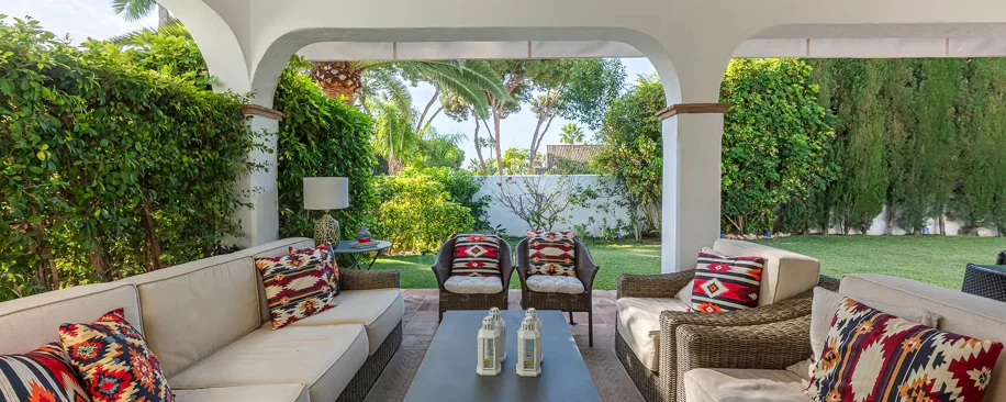Villa for sale in Los Monteros Playa, Marbella East