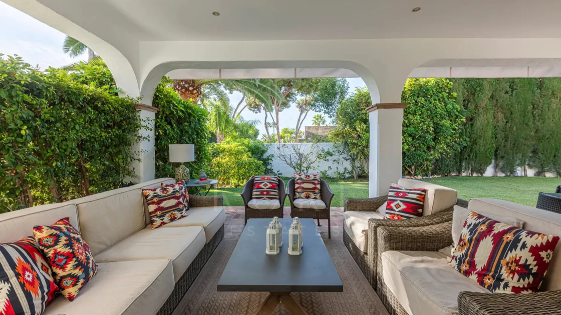 Villa for sale in Los Monteros Playa, Marbella East