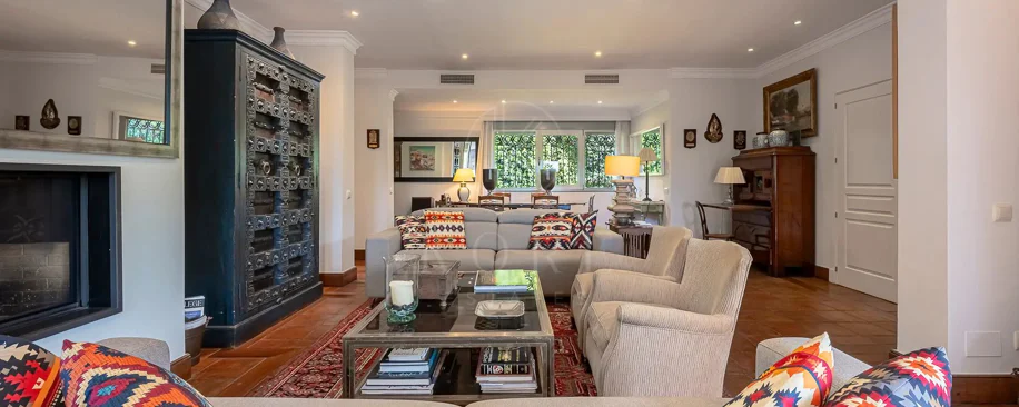 Villa for sale in Los Monteros Playa, Marbella East
