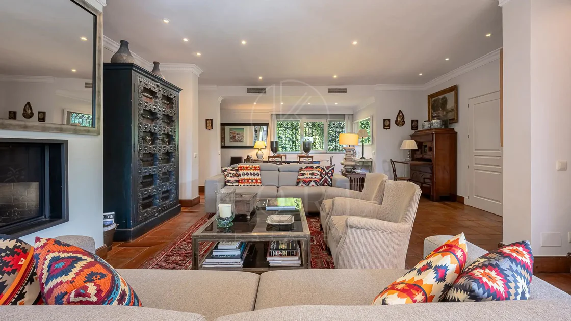 Villa for sale in Los Monteros Playa, Marbella East