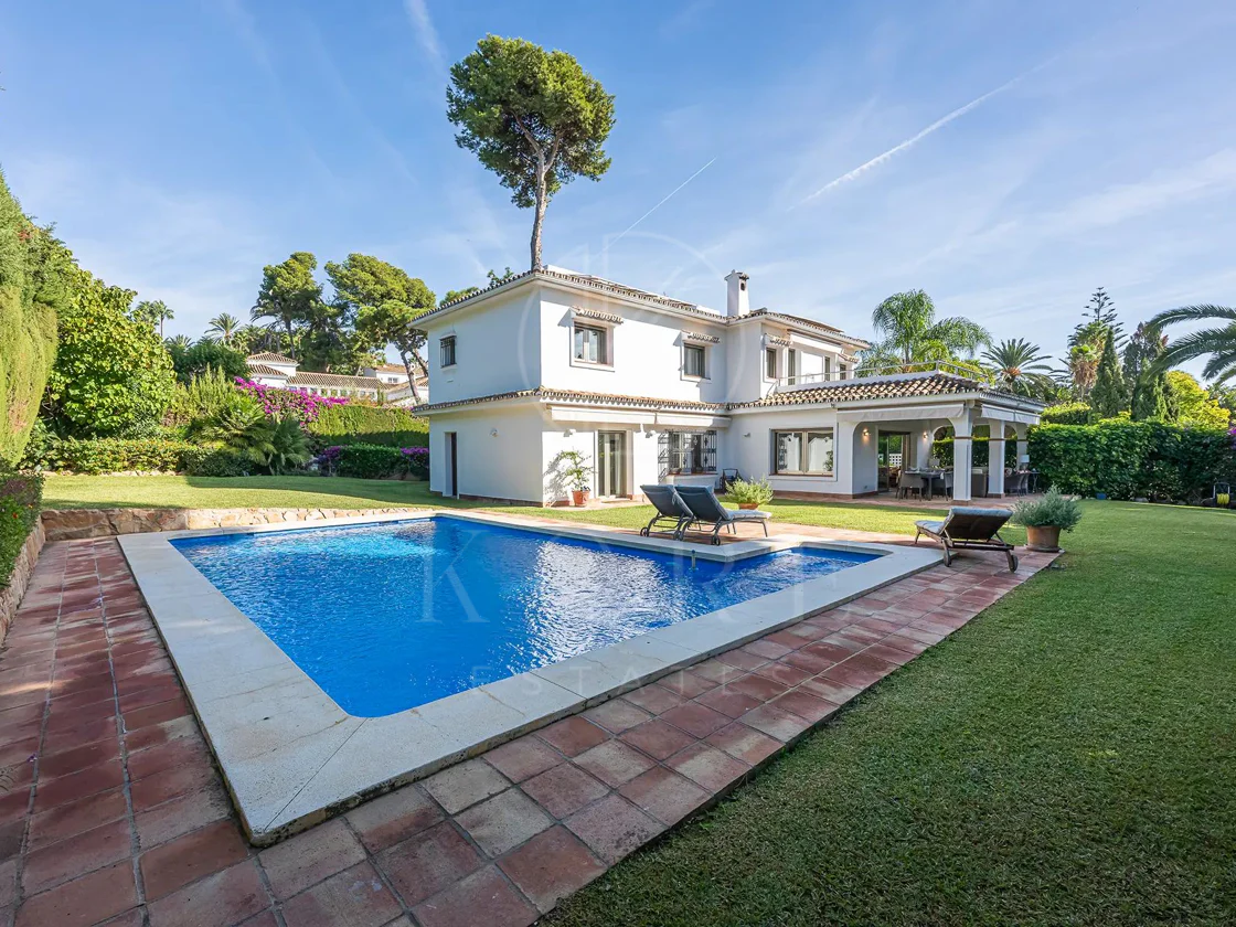Villa en venta en Los Monteros Playa, Marbella Este