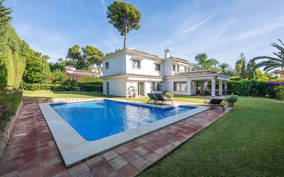 Villa en venta en Los Monteros Playa, Marbella Este