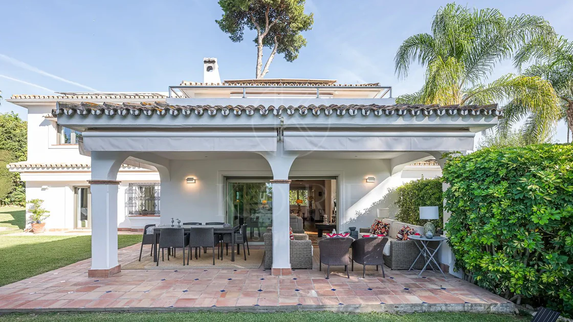 Villa for sale in Los Monteros Playa, Marbella East