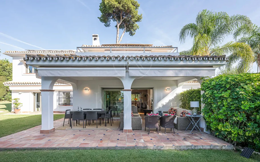 Villa en venta en Los Monteros Playa, Marbella Este