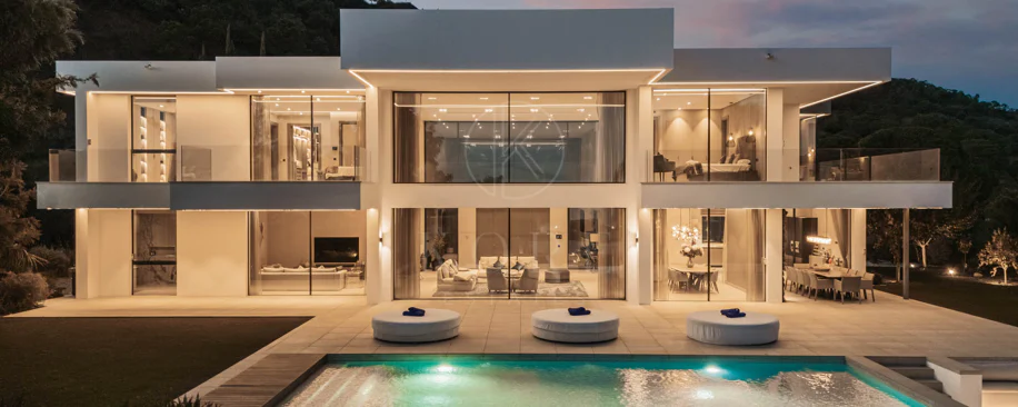 Elegant Contemporary Villa with Panoramic Sea Views in El Madroñal
