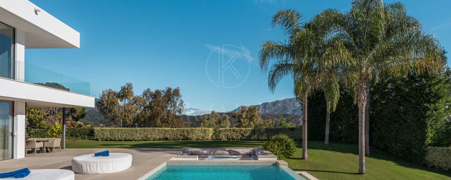 Elegant Contemporary Villa with Panoramic Sea Views in El Madroñal