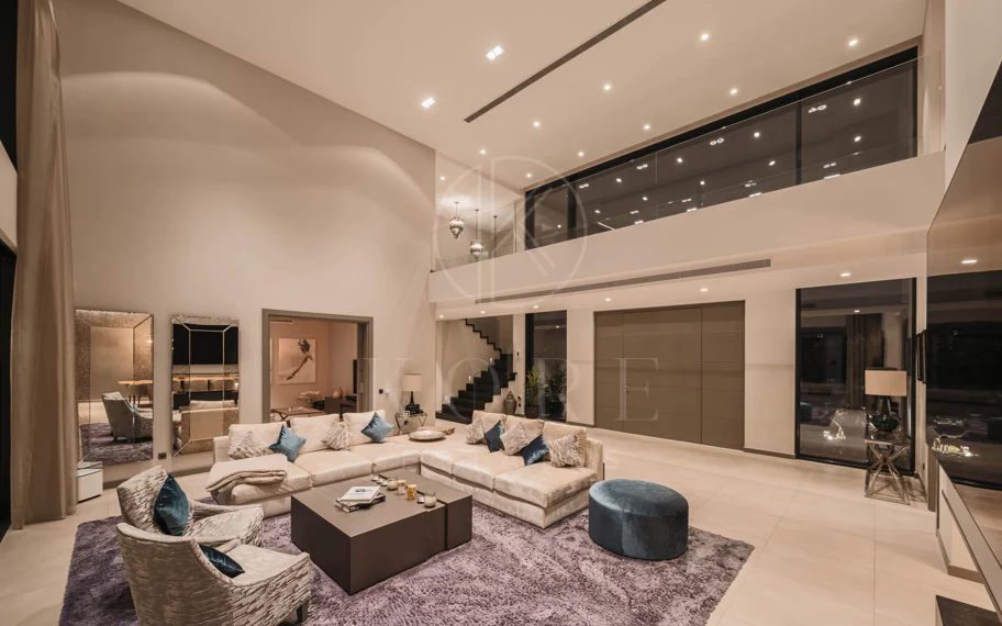 Elegante Villa Contemporánea con Vistas Panorámicas al Mar en El Madroñal