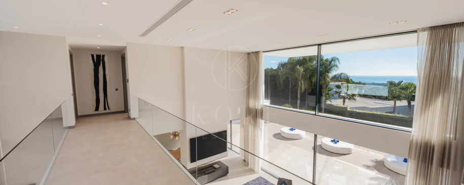 Elegant Contemporary Villa with Panoramic Sea Views in El Madroñal