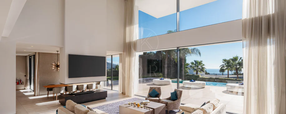Elegant Contemporary Villa with Panoramic Sea Views in El Madroñal