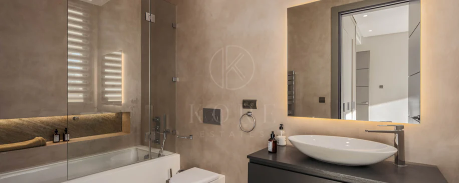 Elegant Contemporary Villa with Panoramic Sea Views in El Madroñal