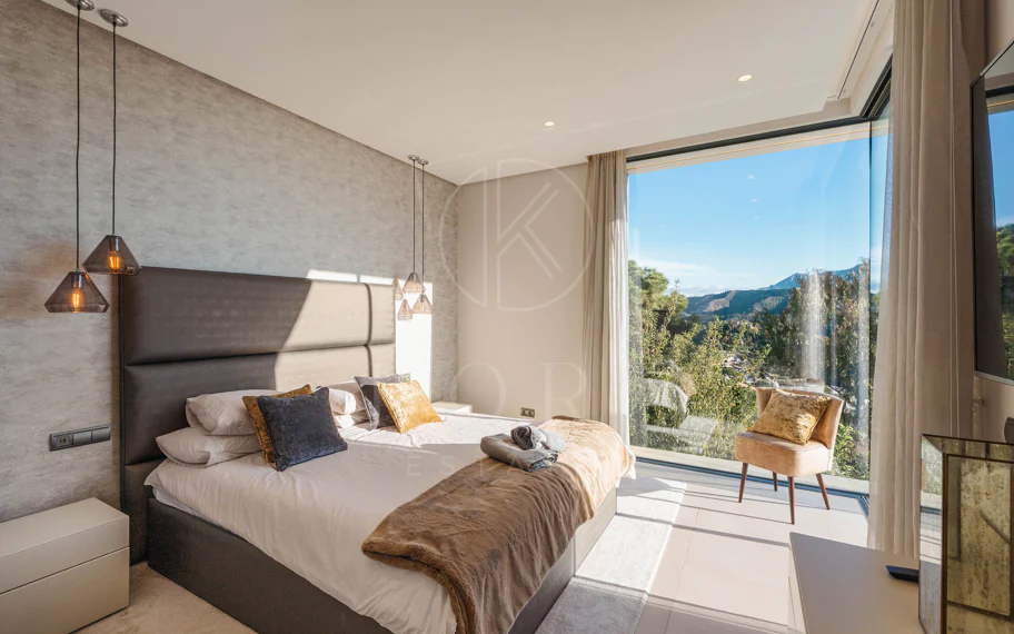 Elegante Villa Contemporánea con Vistas Panorámicas al Mar en El Madroñal