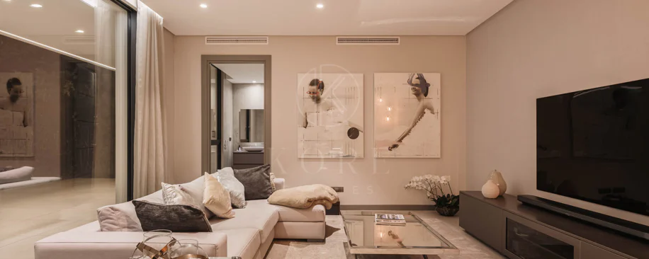 Elegant Contemporary Villa with Panoramic Sea Views in El Madroñal