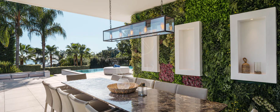 Elegant Contemporary Villa with Panoramic Sea Views in El Madroñal