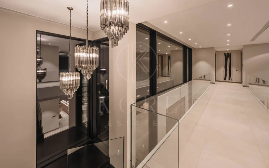 Elegante Villa Contemporánea con Vistas Panorámicas al Mar en El Madroñal