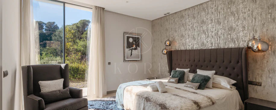 Elegant Contemporary Villa with Panoramic Sea Views in El Madroñal