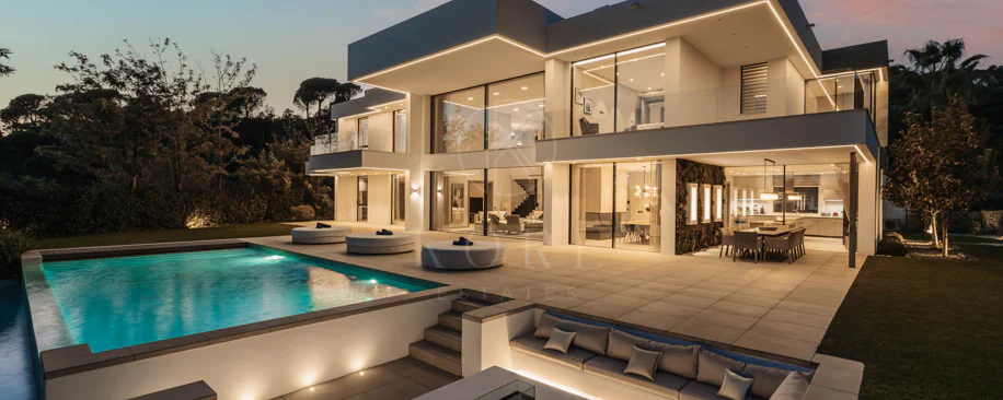Elegant Contemporary Villa with Panoramic Sea Views in El Madroñal