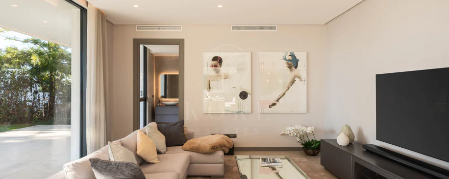 Elegant Contemporary Villa with Panoramic Sea Views in El Madroñal