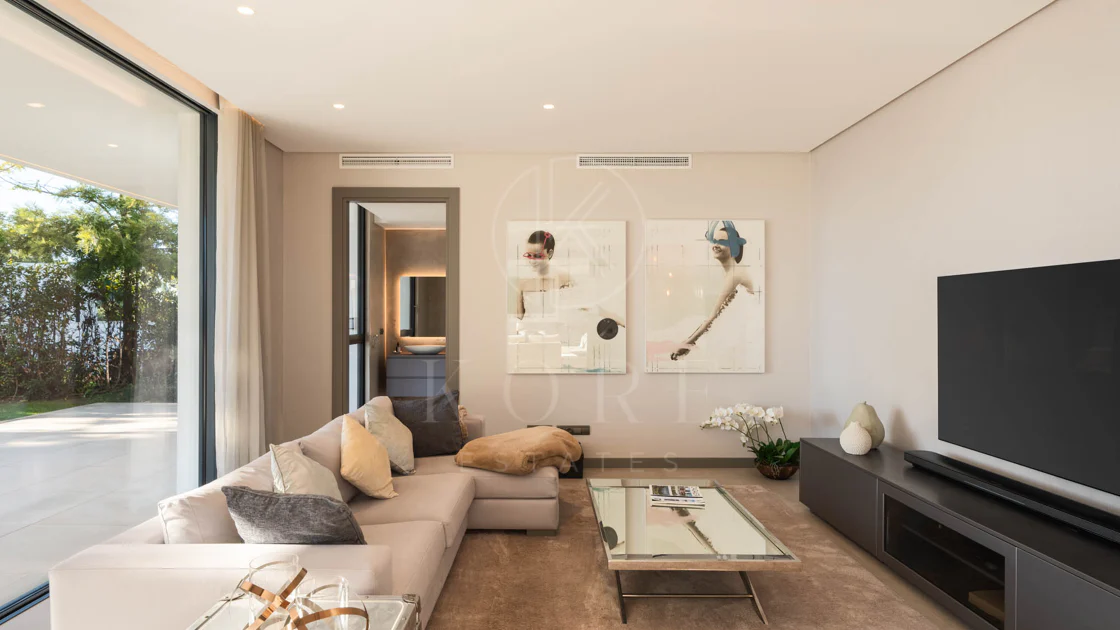 Elegant Contemporary Villa with Panoramic Sea Views in El Madroñal